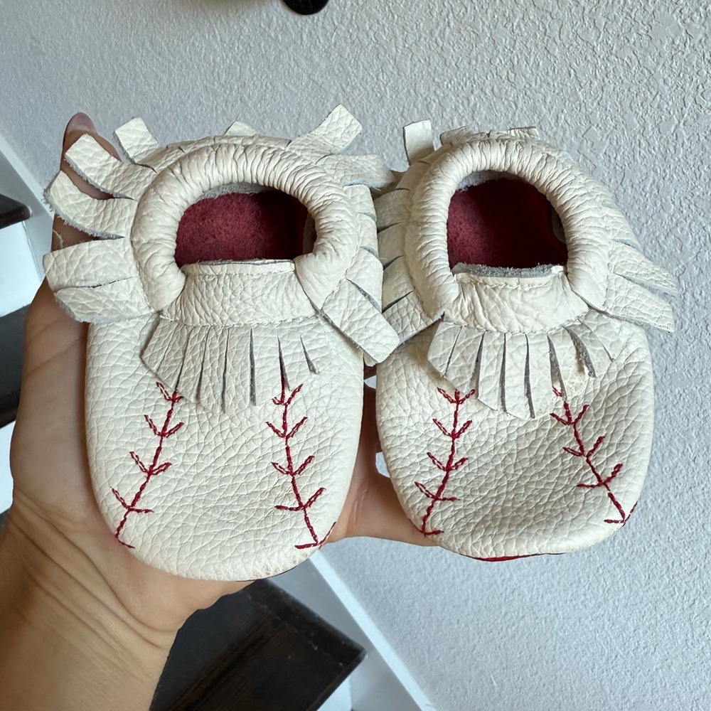 BirdRock Baby Home Run Baby Moccasins sz: 4
